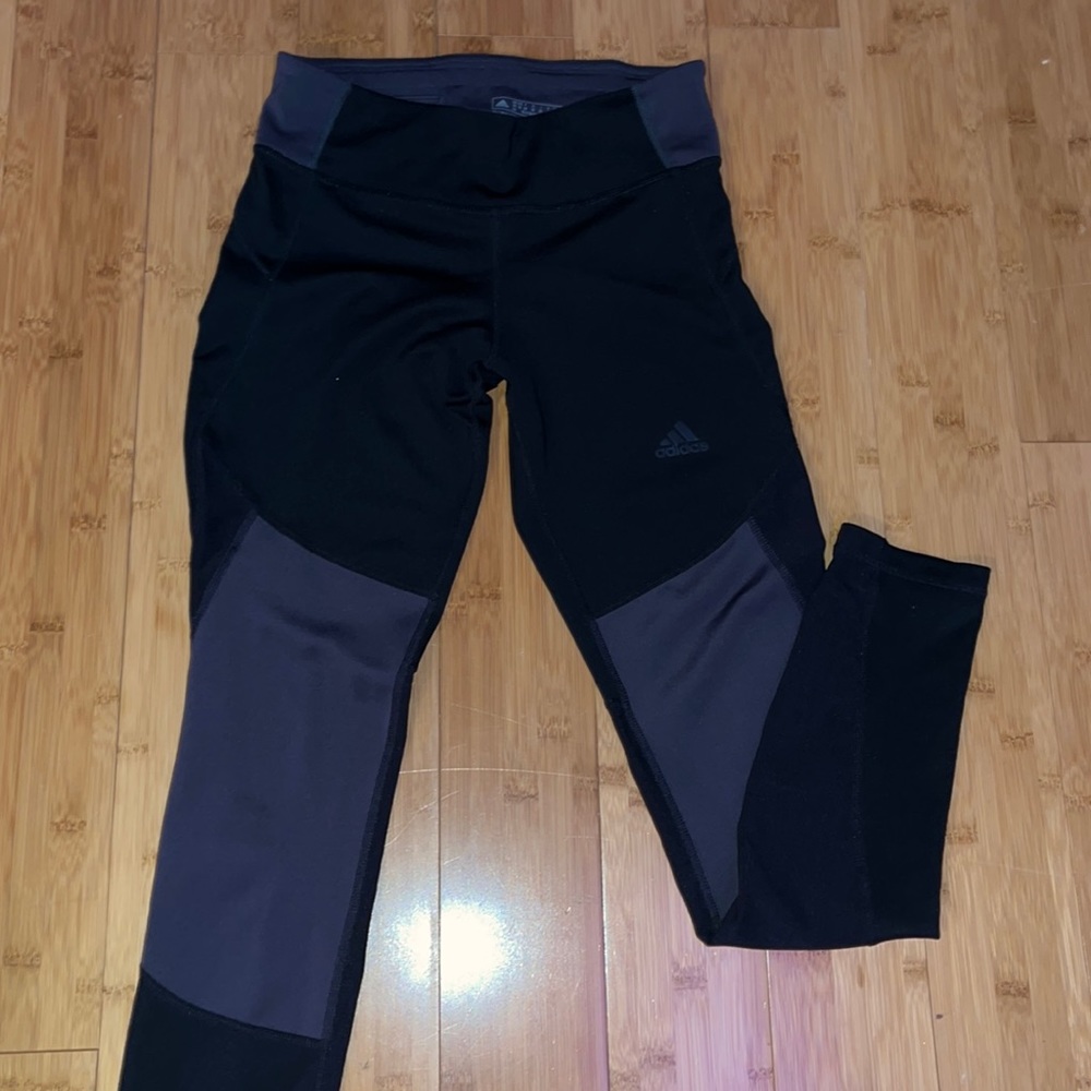 black and grey Adida’s leggings.